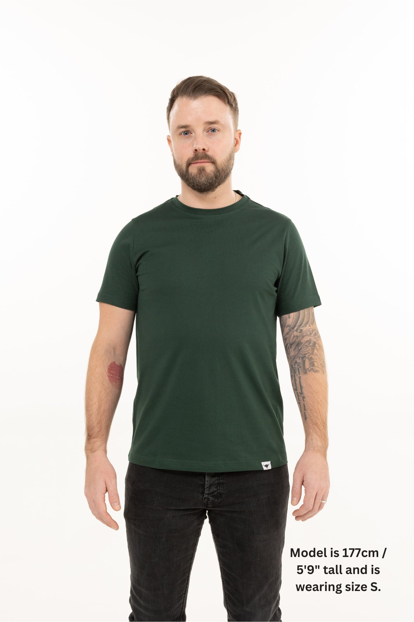緑色の半袖Tシャツ